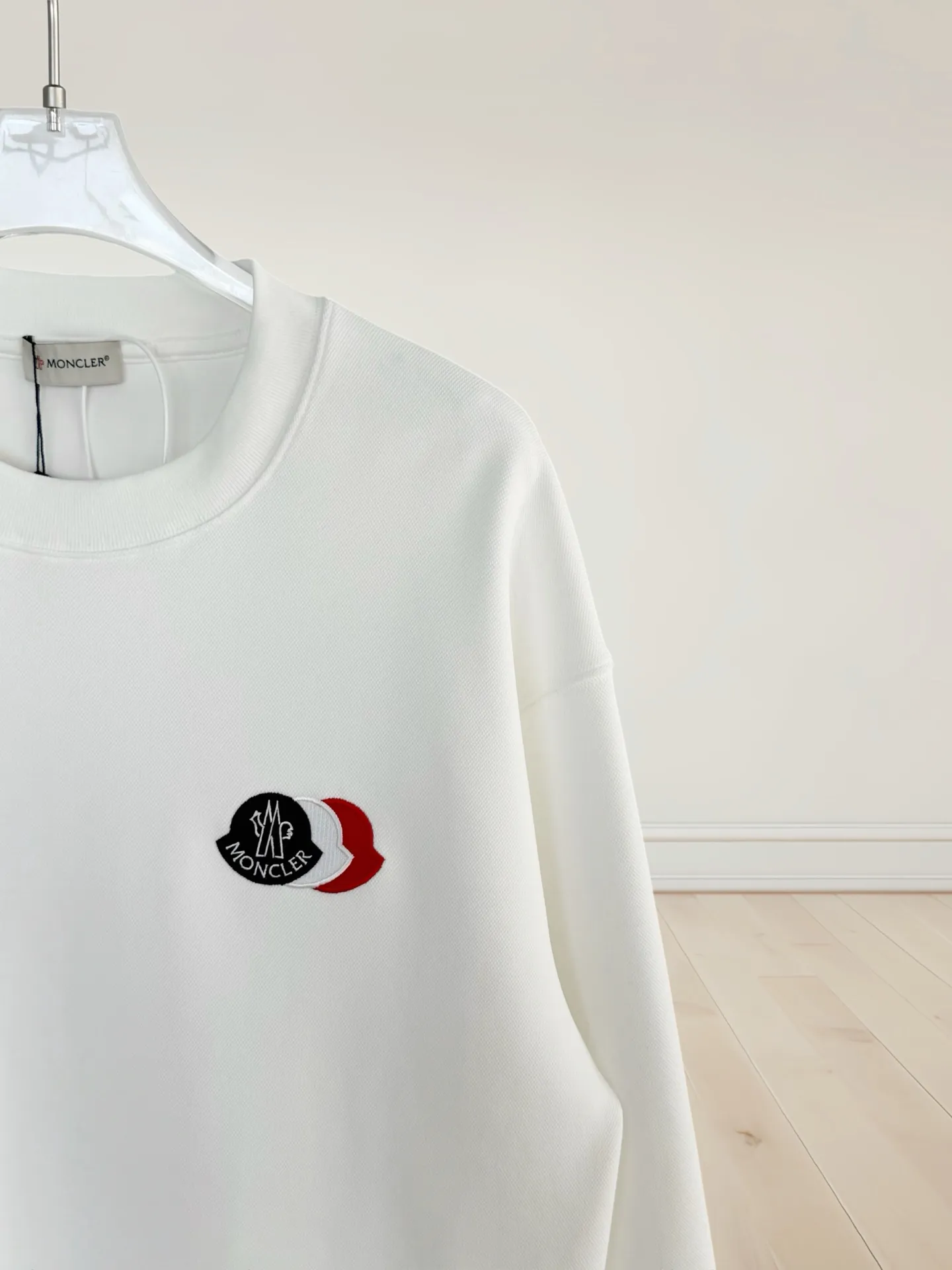🔥🔥P135 [ Quality] Moner New Arrival T 。 ， Moner ， ， Same Style。 𝐂𝐎𝐋𝐎𝐔𝐑：White /Black 𝐒𝐈𝐙𝐄：S-XL ： S： 55- 55- 69- 69 M： 57- 57- 71- 71 L： 59- 59- 73- 73 XL： 61- 61- 75- 75 S